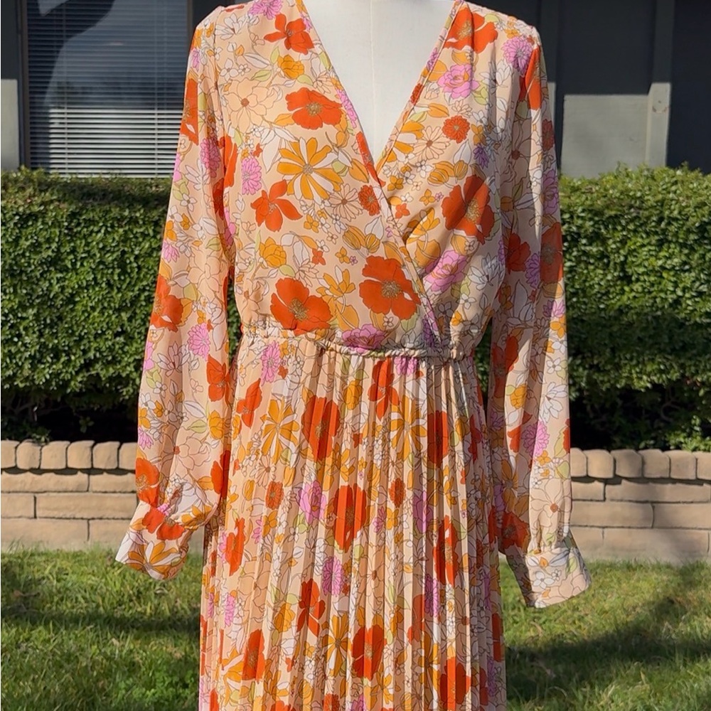 Floral V-Neck Long Sleeve Dress-NEW NO TAGS